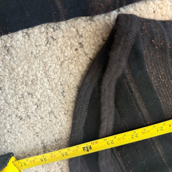 Theory GUC Brown/Black fitted scoop neck sweater. - Picture 6 of 11